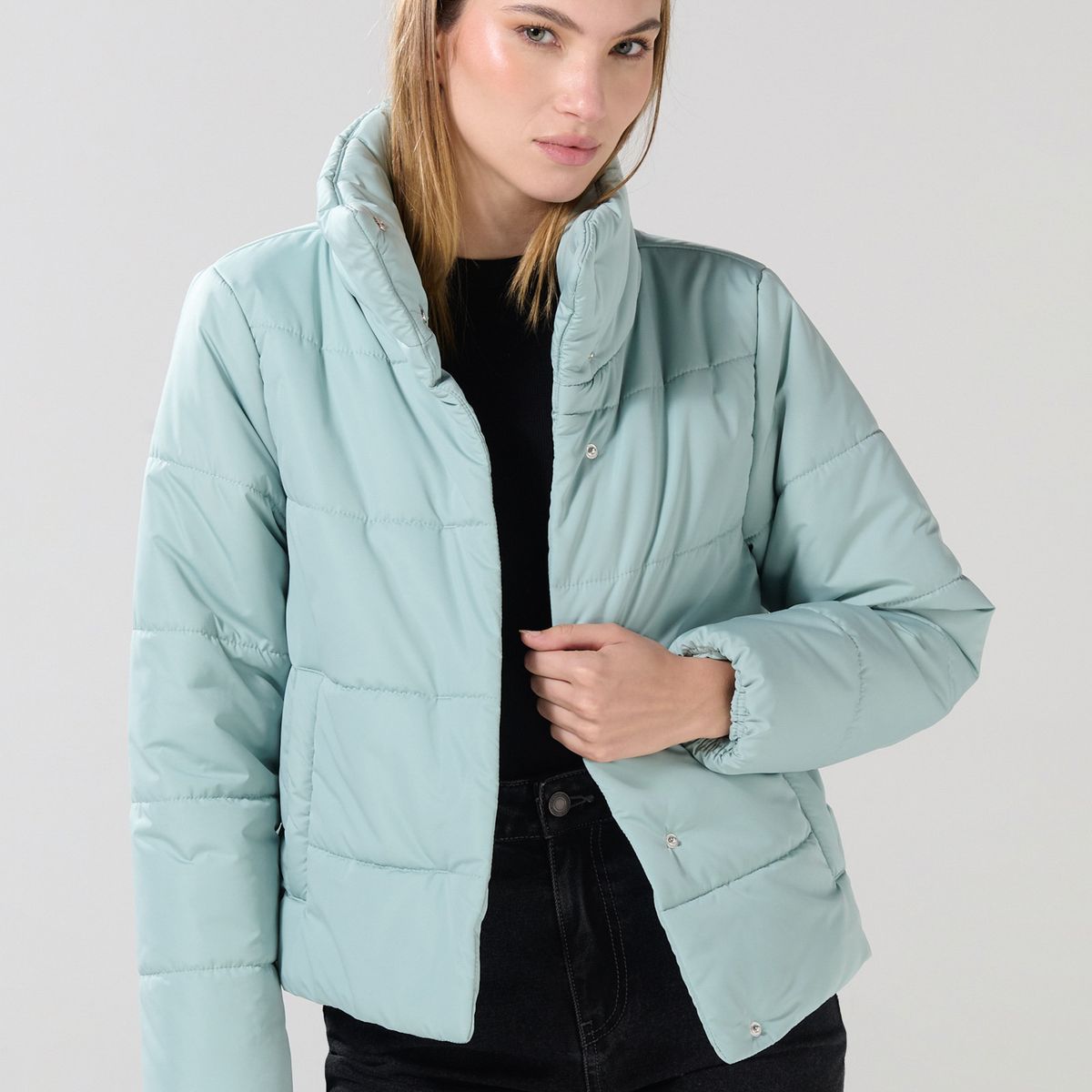 KOAJ - KOAJ Chaqueta acolchada unicolor con cuello alto y broches Mujer