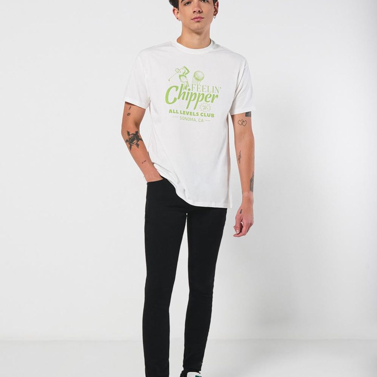 KOAJ - KOAJ Camiseta crema cuello redondo con arte college deportiv Hombre