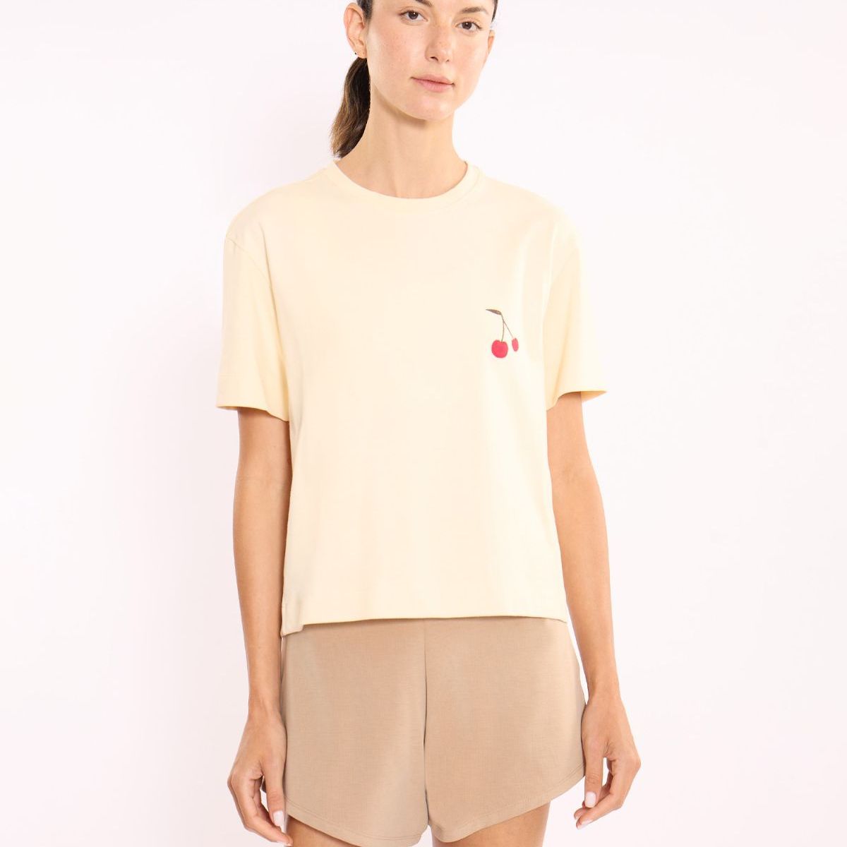 ATMOS - Camiseta Manga Corta Amplia Con Screen  Para Mujer Crema Atmos