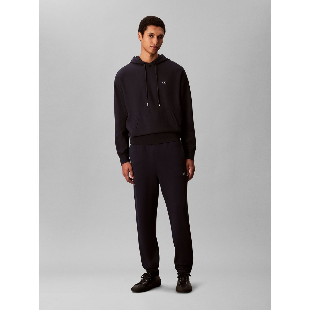 CALVIN KLEIN - Jogger azul de felpa con monograma Calvin Klein