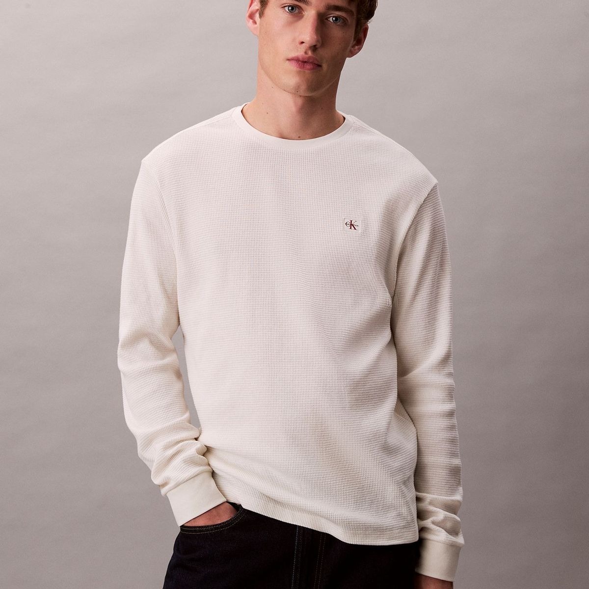 CALVIN KLEIN - Camiseta blanca de manga larga con textura ligera Calvin Klein