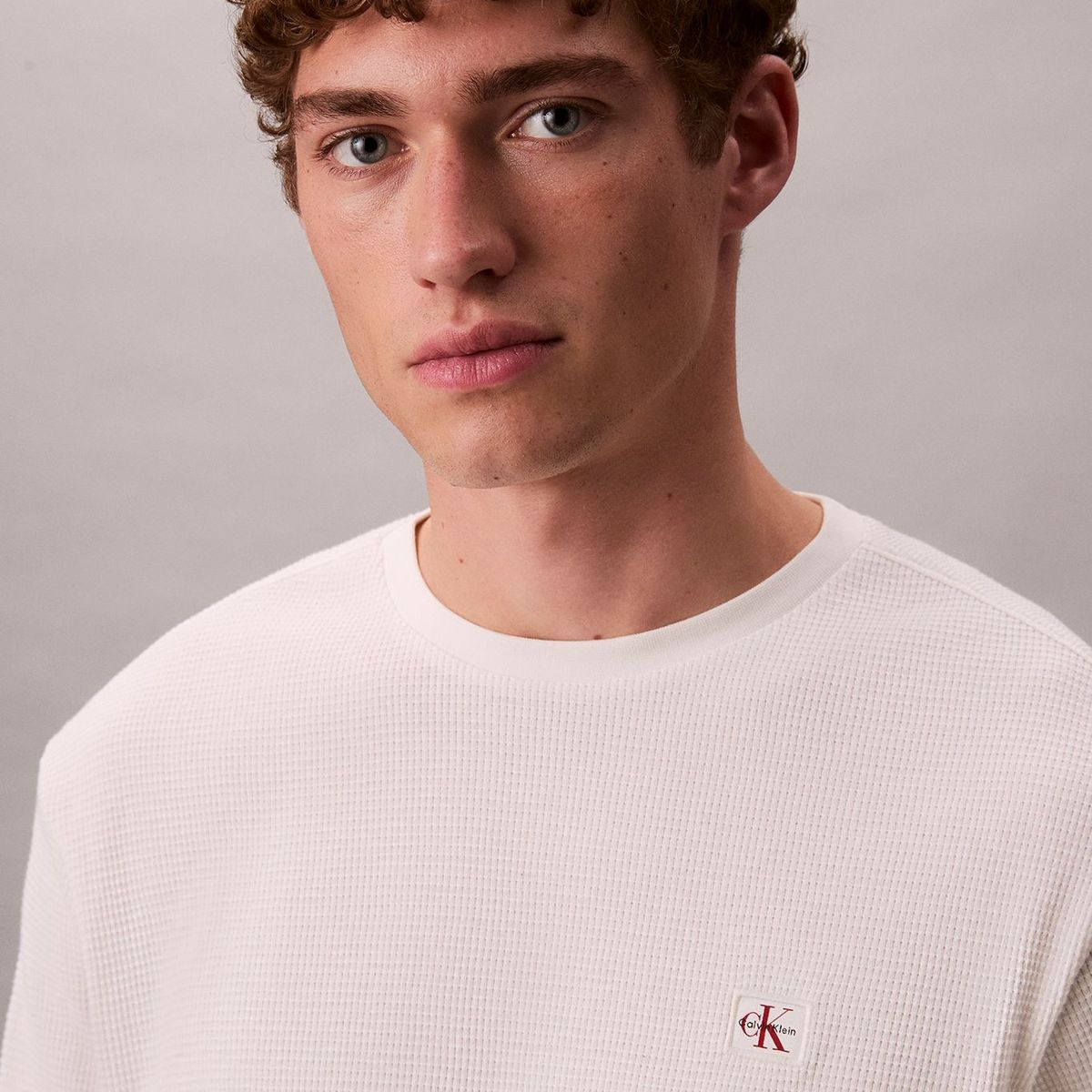 CALVIN KLEIN - Camiseta blanca de manga larga con textura ligera Calvin Klein