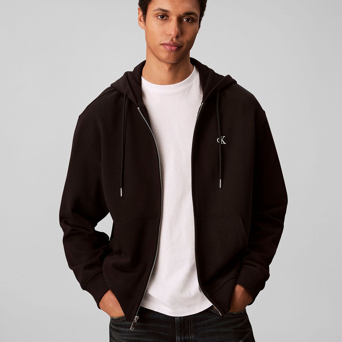 CALVIN KLEIN - Buzo negro con capota y cierre de cremallera Calvin Klein