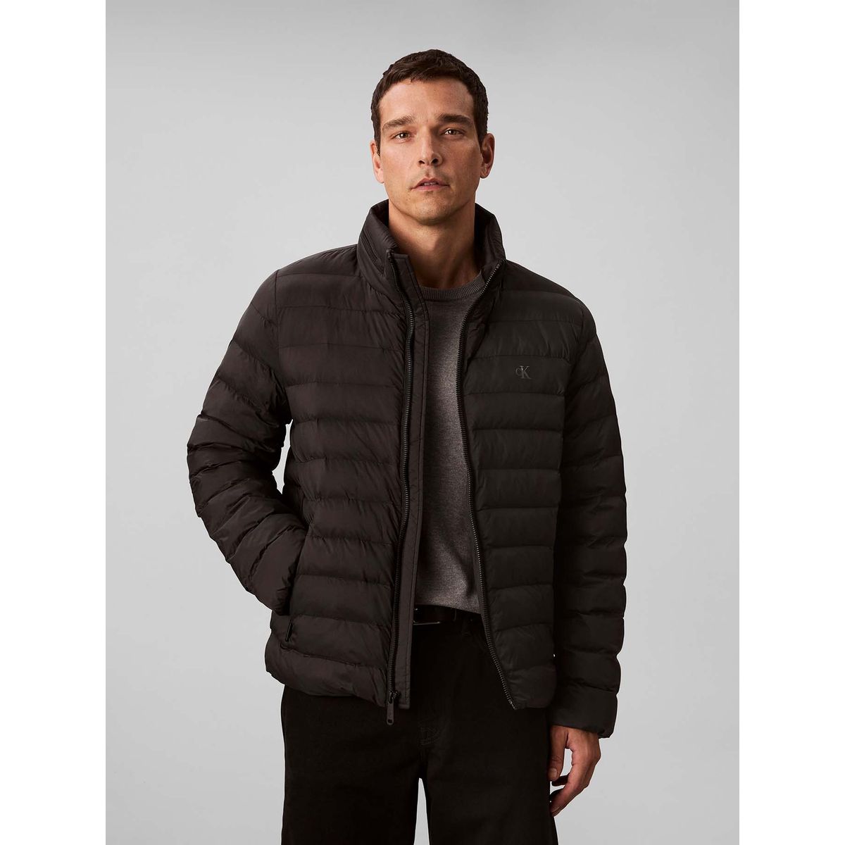 CALVIN KLEIN - Chaqueta negra puffer de peso medio con capota y cierre de cremallera Calvin Klein