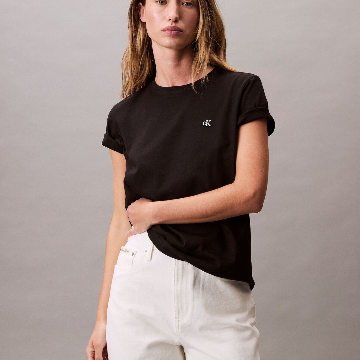CALVIN KLEIN - Camiseta negra de algodón con logo de archivo Calvin Klein