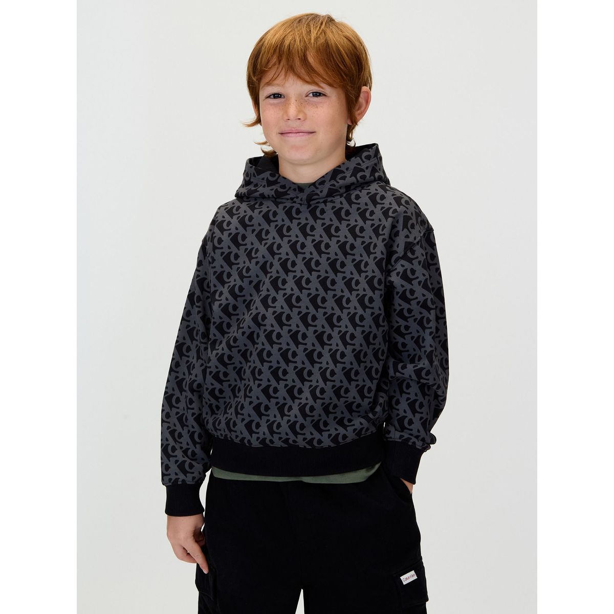 CALVIN KLEIN - Buzo negro con capota y estampado integral de monograma Calvin Klein