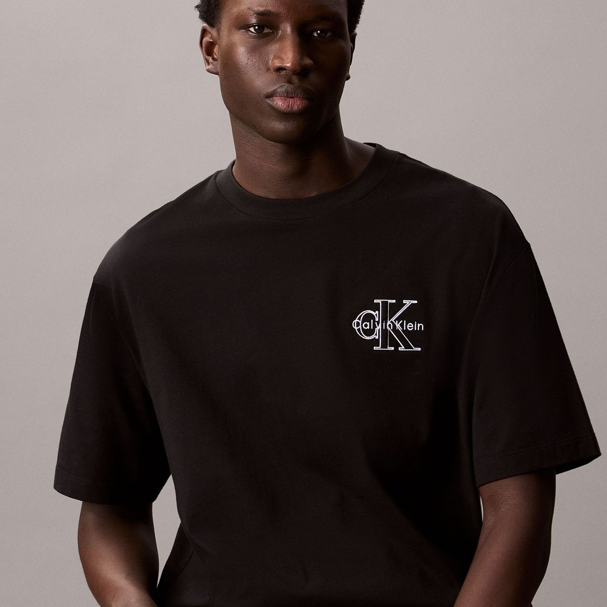 CALVIN KLEIN - Camiseta negra con gráfico de monograma Calvin Klein Calvin Klein