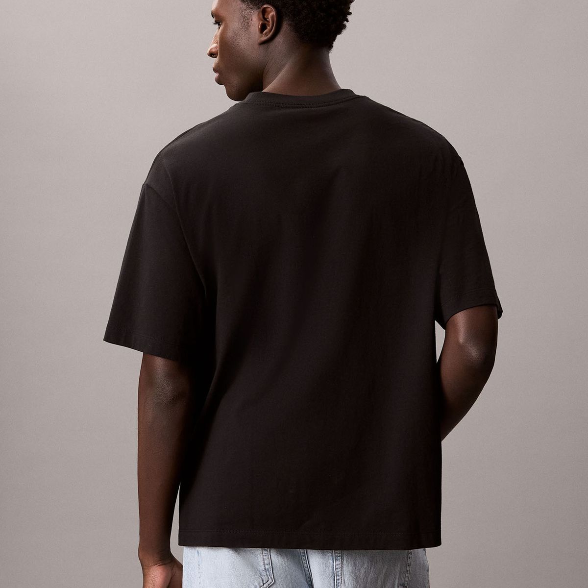 CALVIN KLEIN - Camiseta negra con gráfico de monograma Calvin Klein Calvin Klein