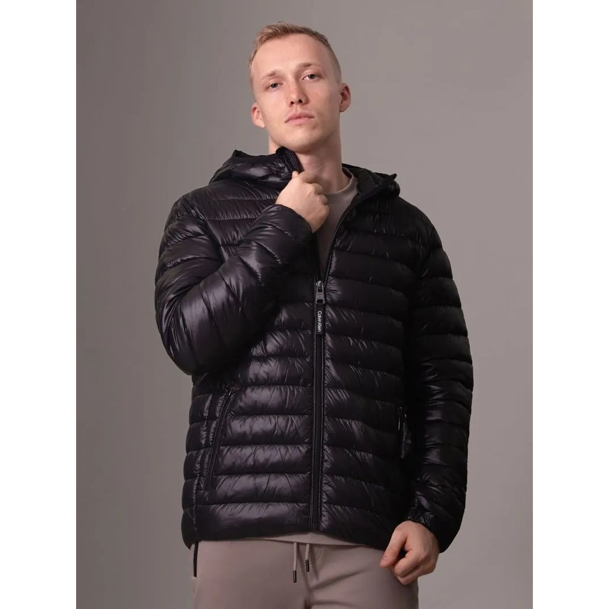 CALVIN KLEIN - Chaqueta negra acolchada con capota Calvin Klein