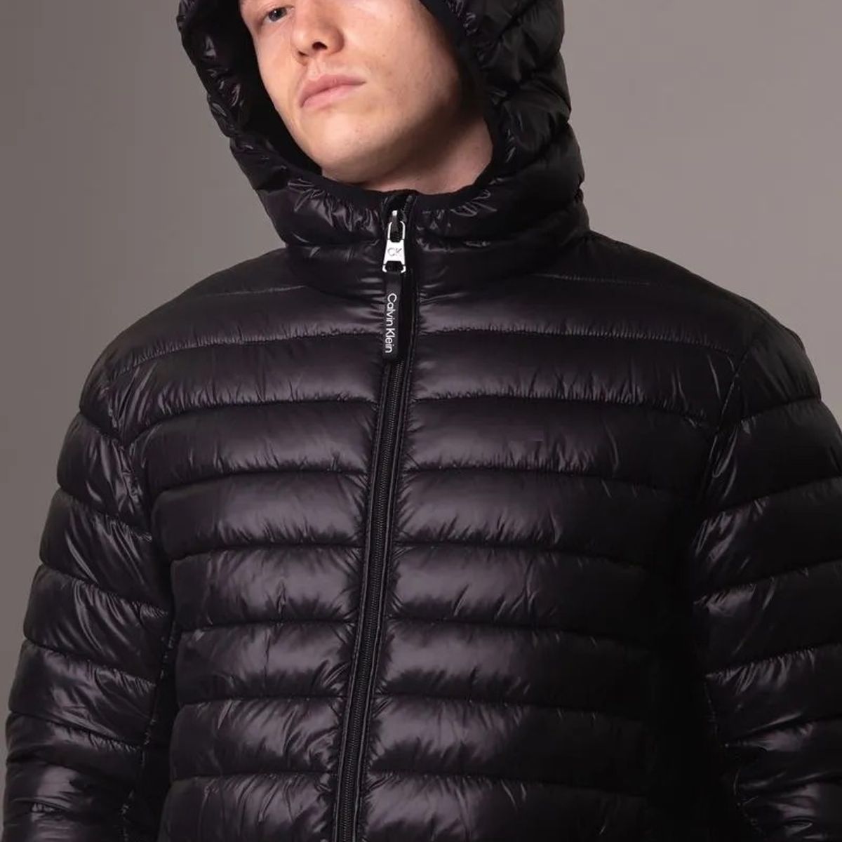 CALVIN KLEIN - Chaqueta negra acolchada con capota Calvin Klein