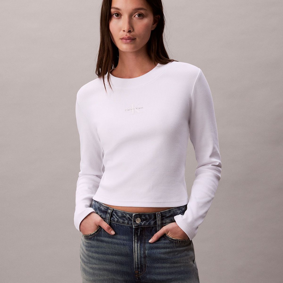 CALVIN KLEIN - Camiseta blanca manga larga ajustada con monograma Calvin Klein