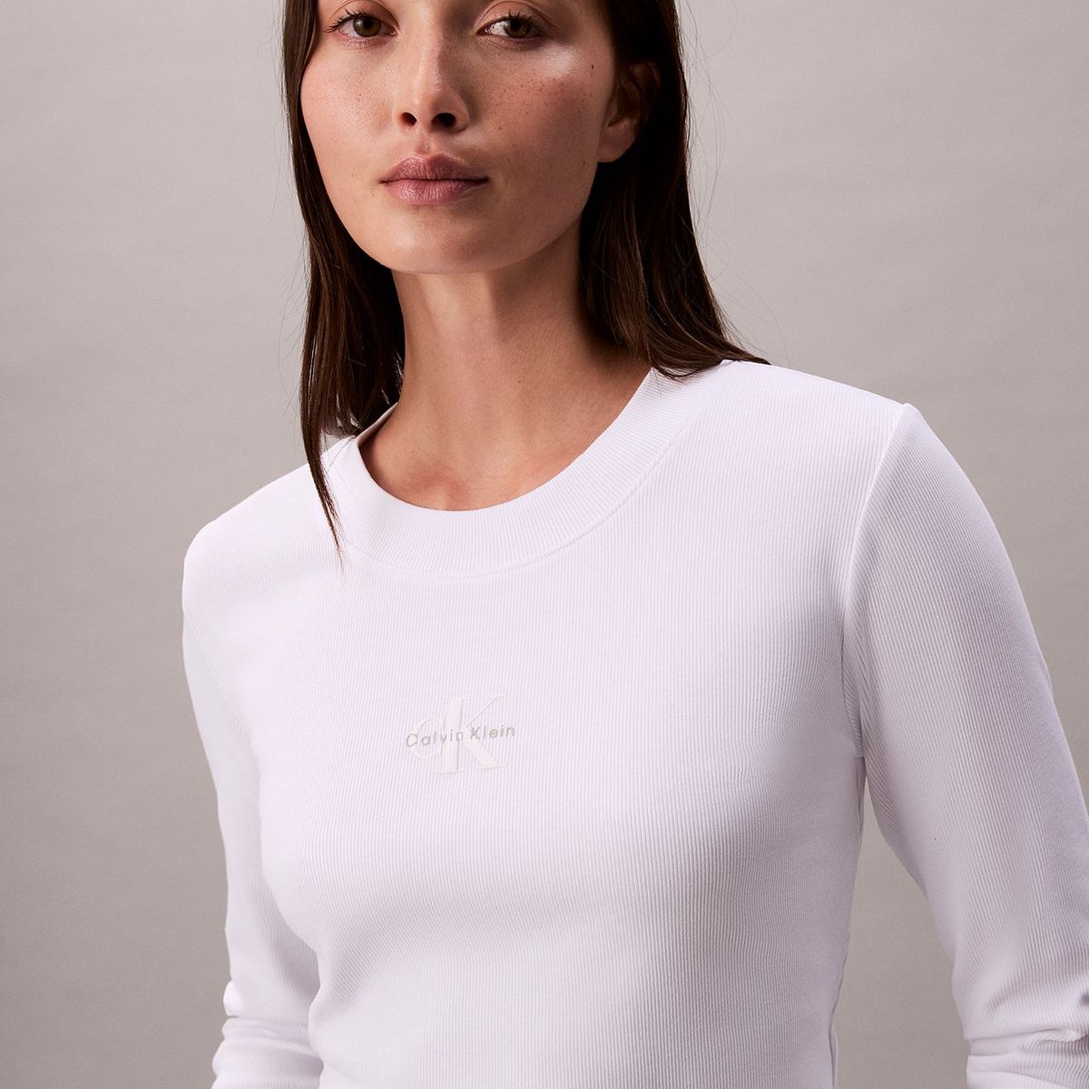 CALVIN KLEIN - Camiseta blanca manga larga ajustada con monograma Calvin Klein