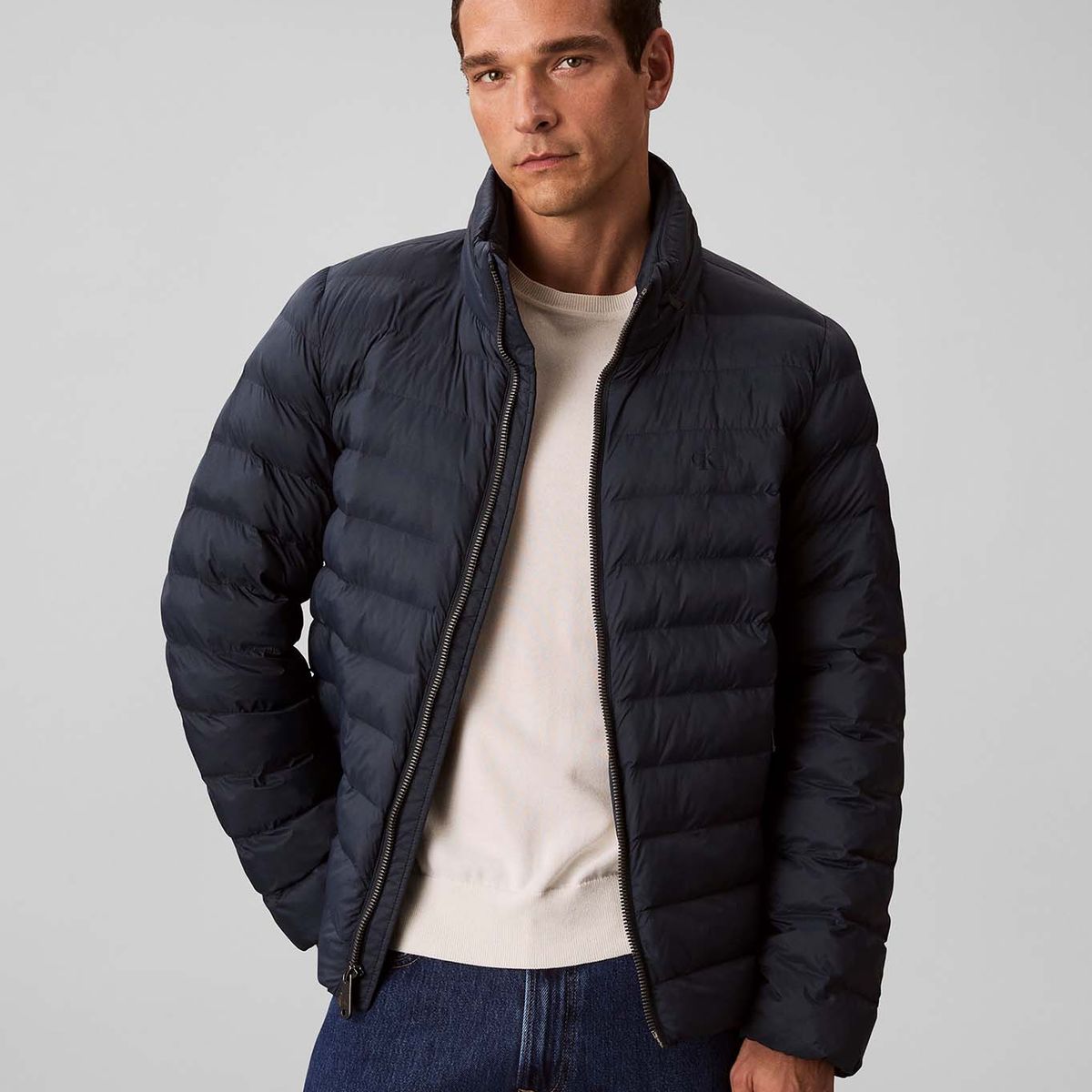 CALVIN KLEIN - Chaqueta negra puffer de peso medio con capota y cierre de cremallera Calvin Klein