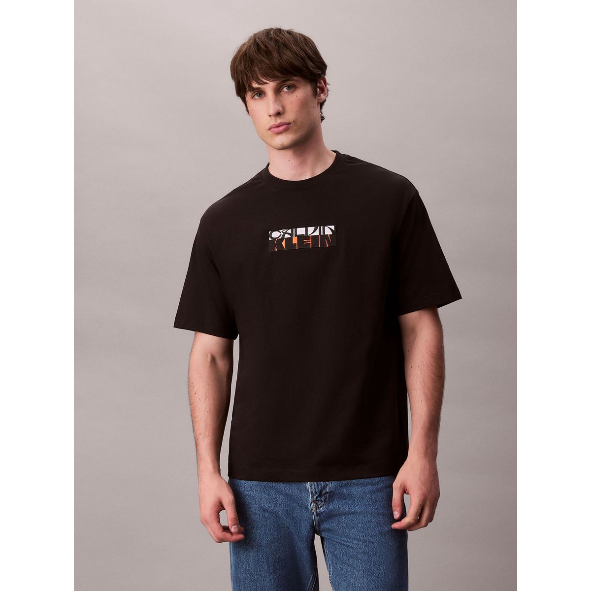 CALVIN KLEIN - Camiseta negra con gráfico de logo en bloque Calvin Klein