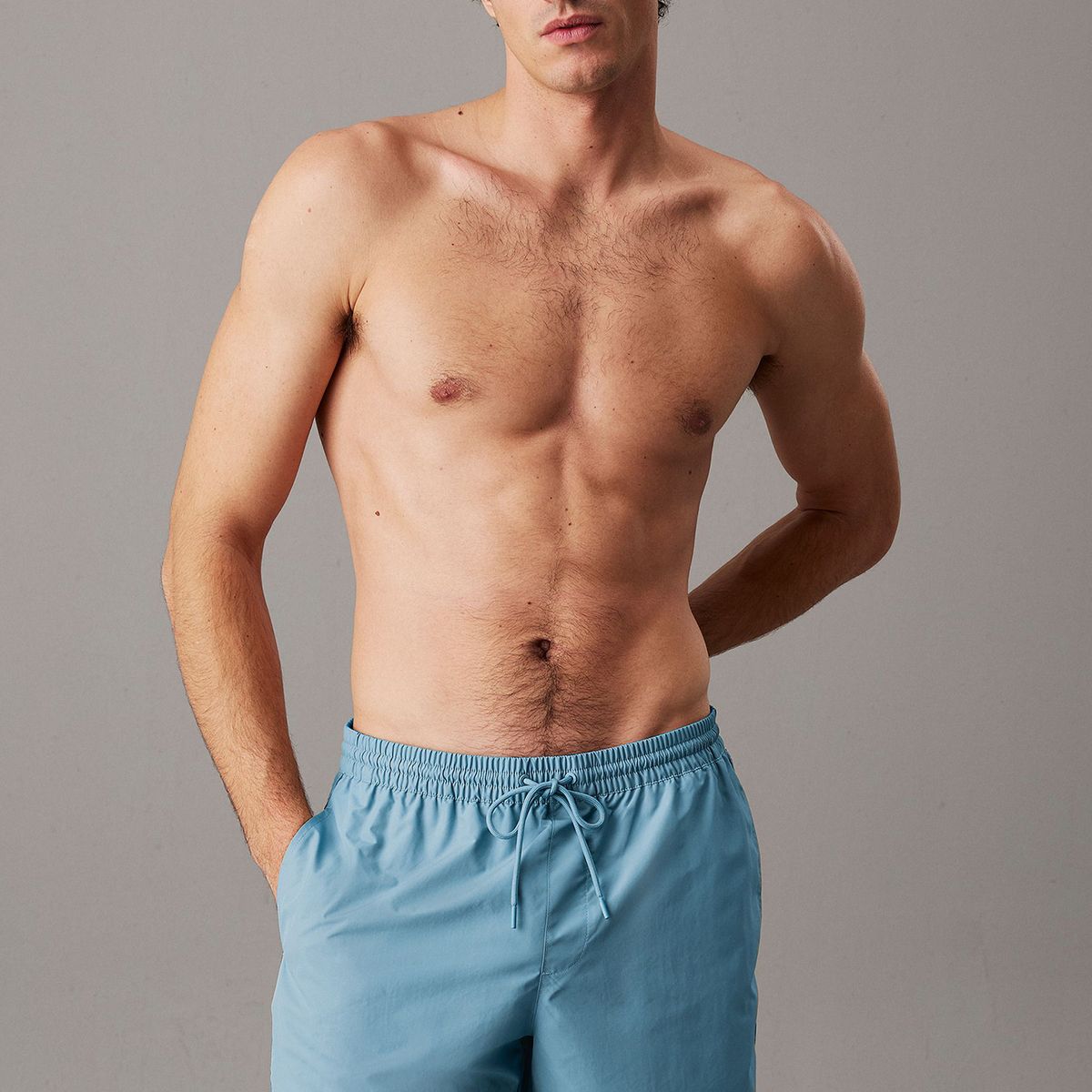 CALVIN KLEIN - Traje celeste de baño de largo medio con cordón - Logo Tape Calvin Klein