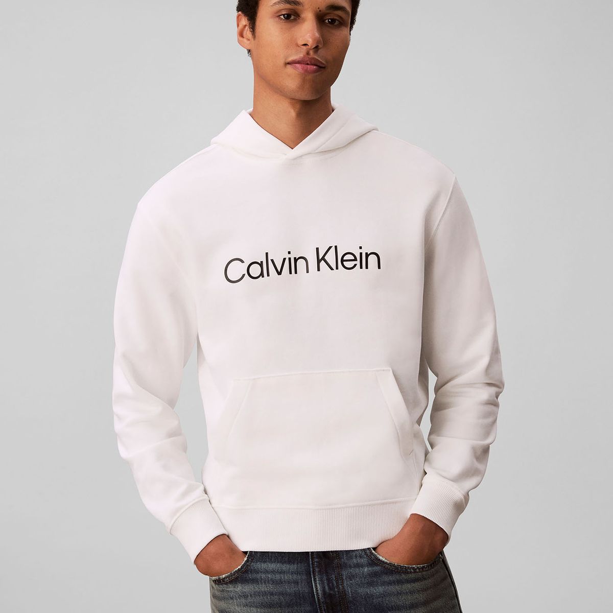 CALVIN KLEIN - Buzo blanco con capucha de corte regular Calvin Klein