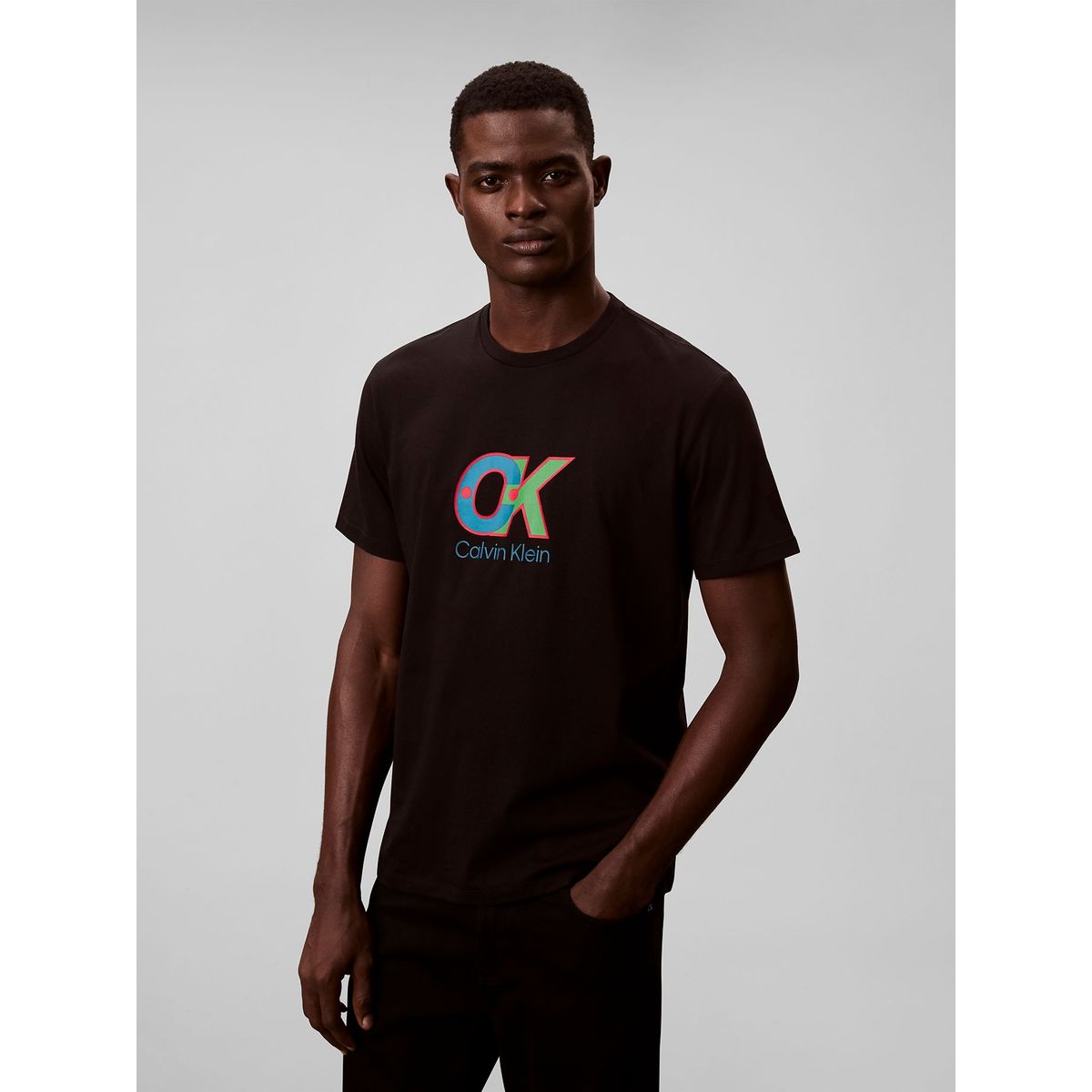 CALVIN KLEIN - Camiseta negra con estampado gráfico de monograma Calvin Klein