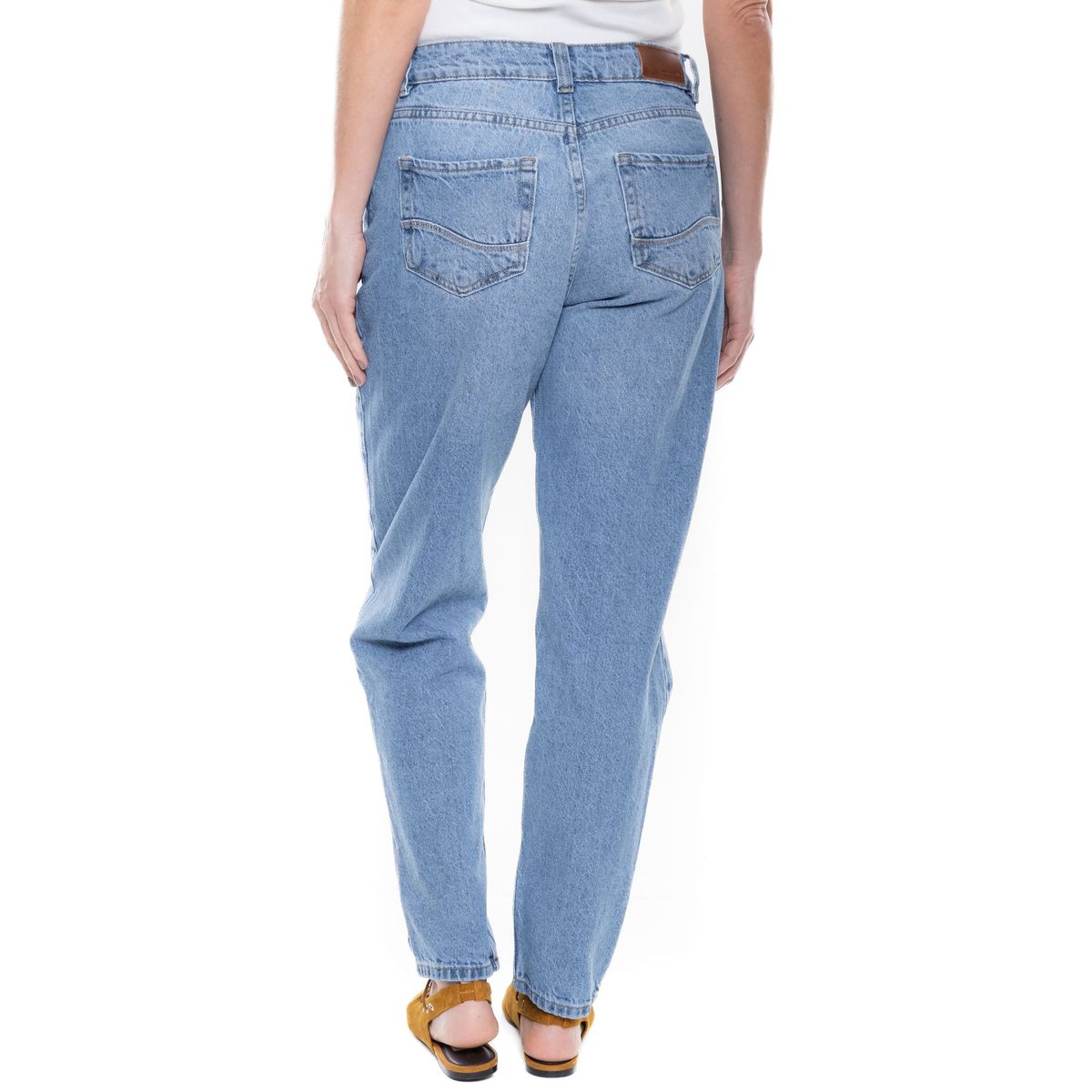 COLOR BLUE - High Waist Mom Fit Jeans Tono Claro