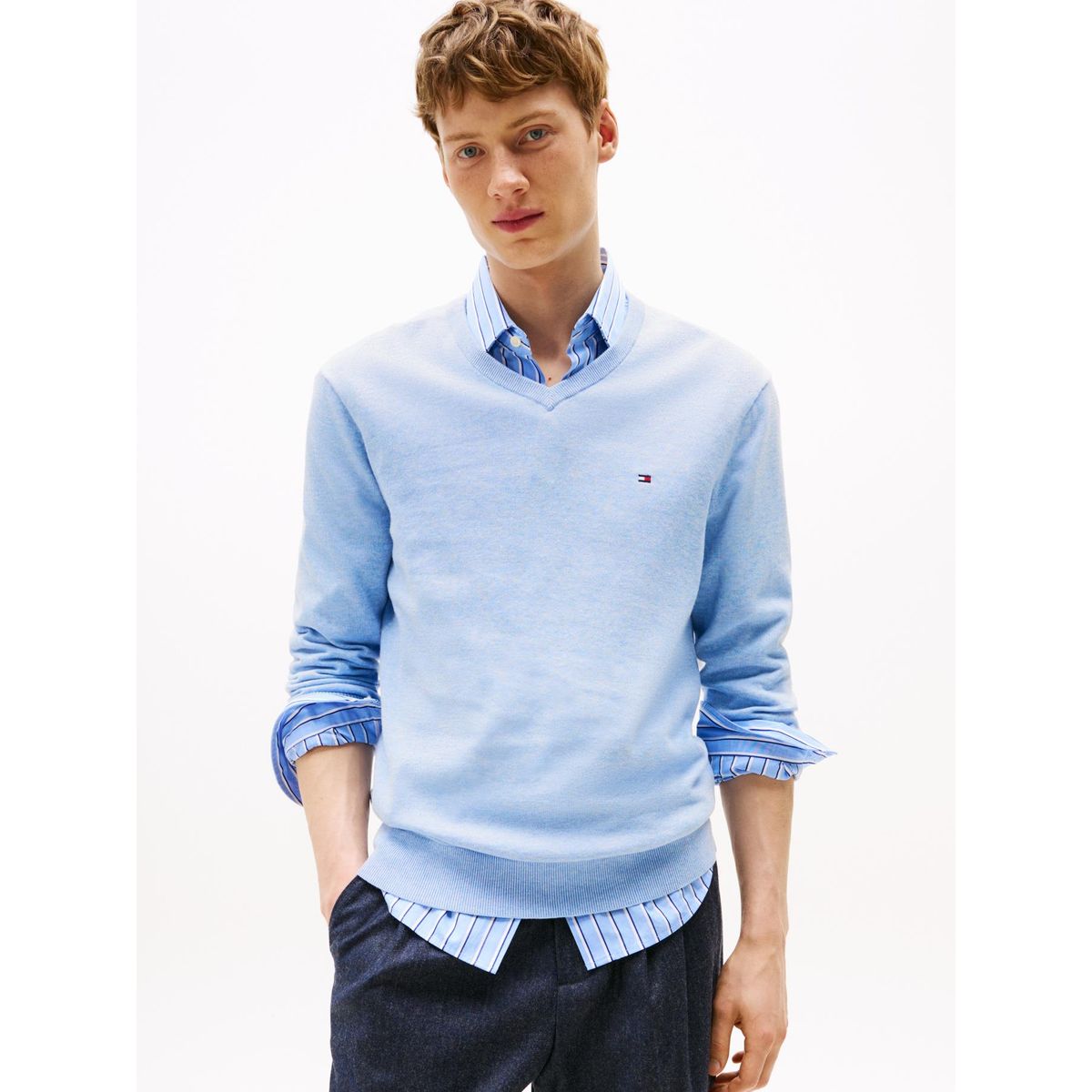 TOMMY HILFIGER - Saco celeste con cuello en V y logo bordado Tommy Hilfiger