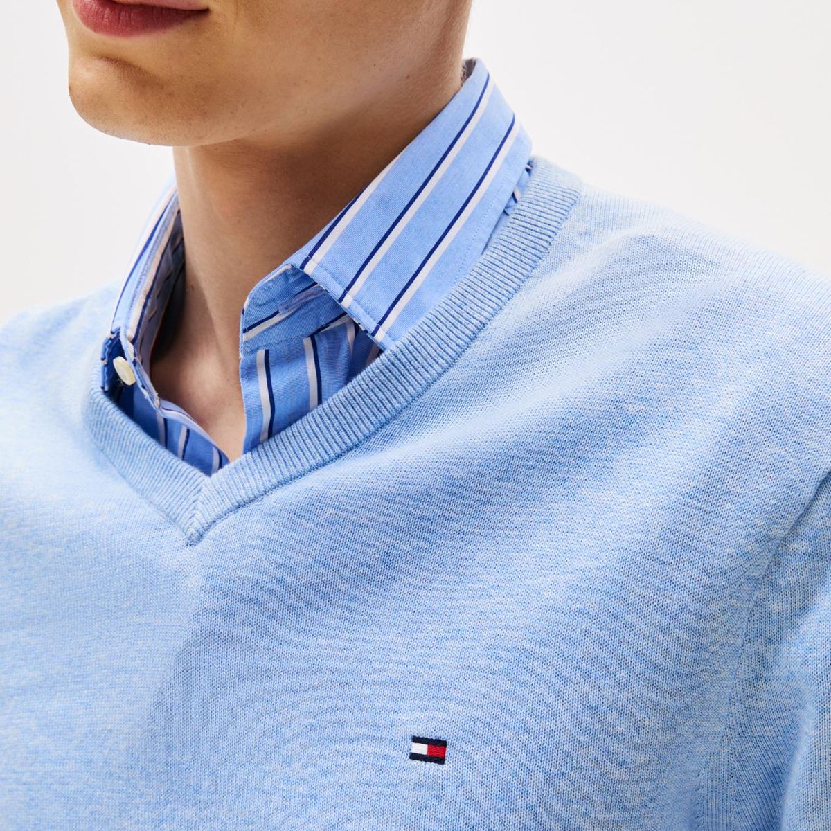 TOMMY HILFIGER - Saco celeste con cuello en V y logo bordado Tommy Hilfiger