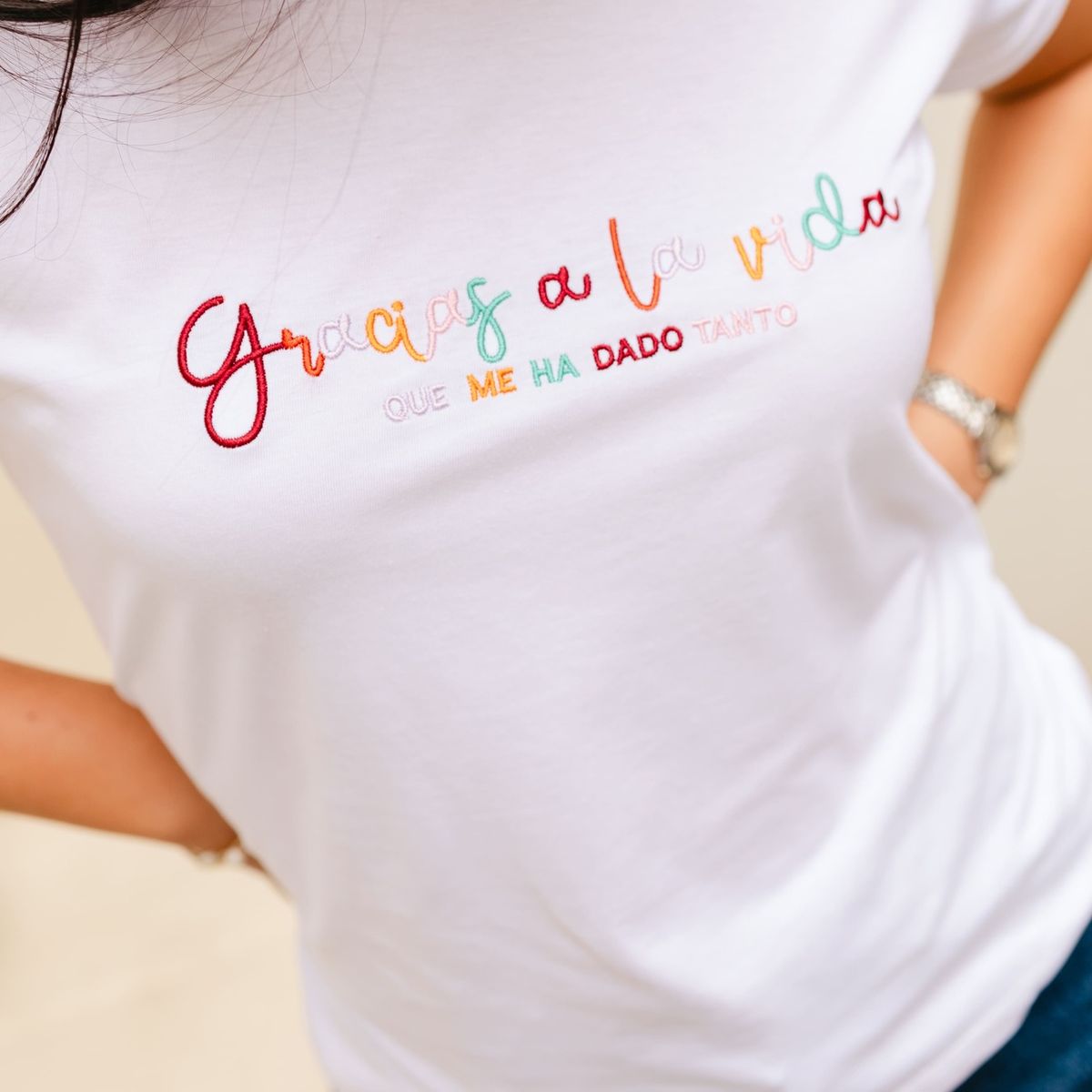 PEACE OF MIND - Camiseta Oversize Gracias a La Vida Que Me Ha Dado Tanto Cuello Redondo Blanca