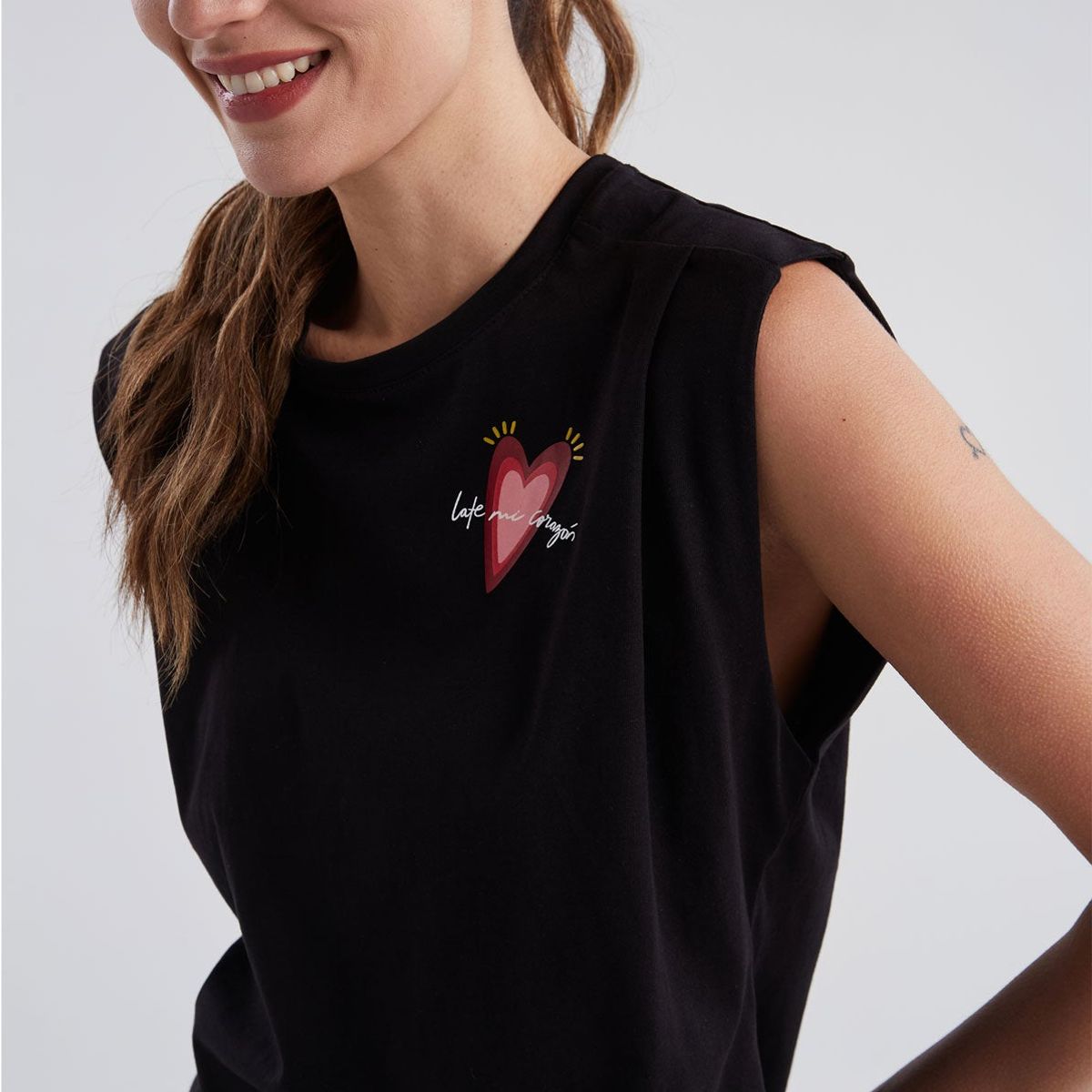 JULIANA SANCHEZ - Camiseta Late mi corazón - Negro