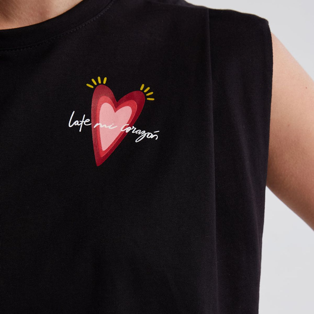 JULIANA SANCHEZ - Camiseta Late mi corazón - Negro