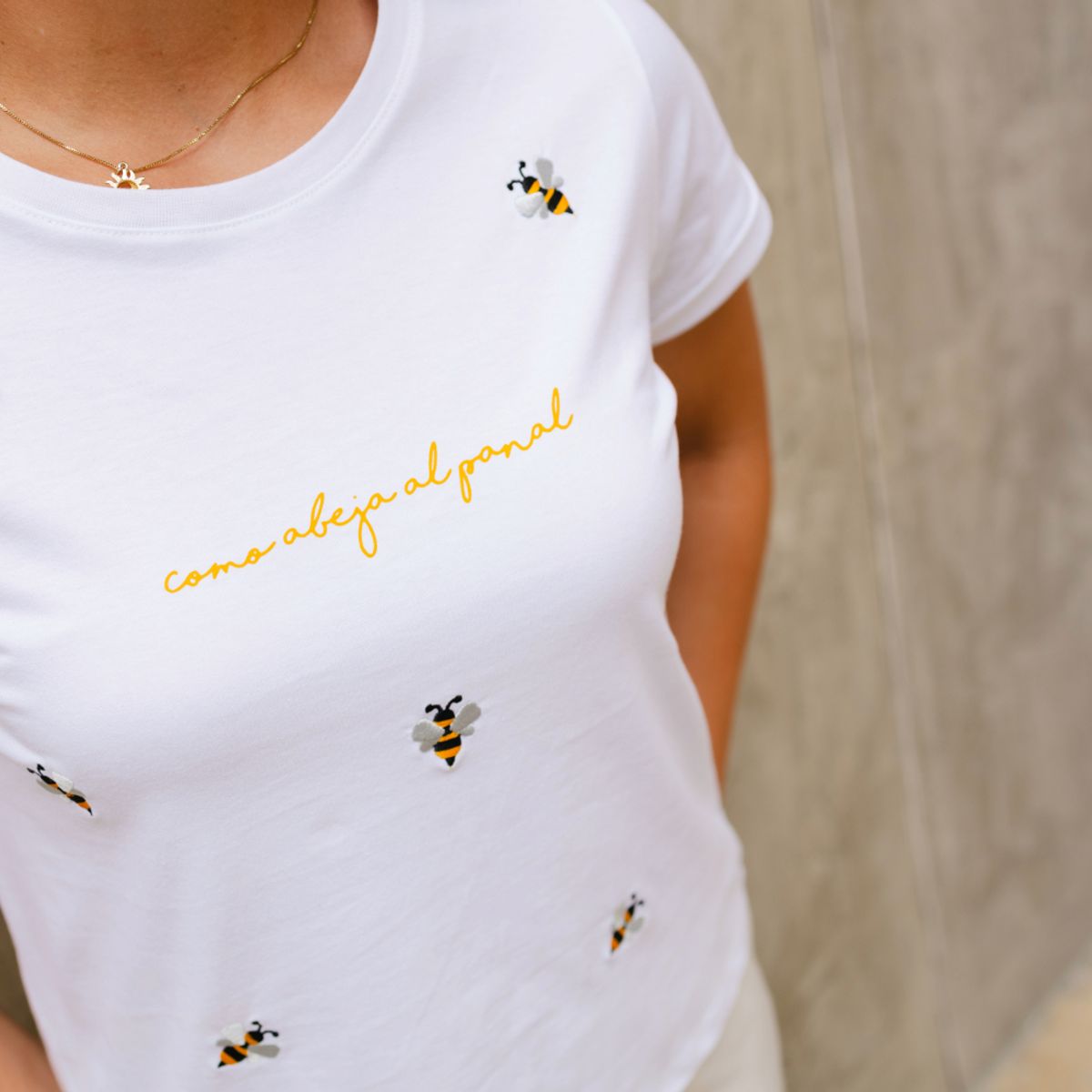PEACE OF MIND - Como Abeja Al Panal Embroidered Oversized Tee