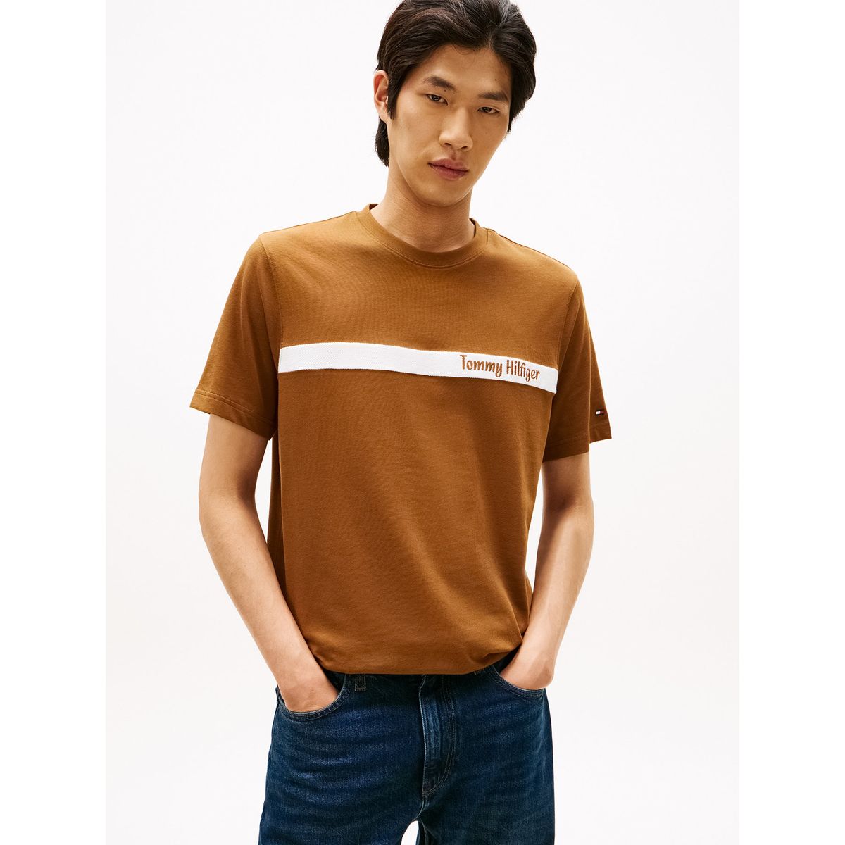 TOMMY HILFIGER - Camiseta beige con diseño de rayas gráfica en el pecho Tommy Hilfiger