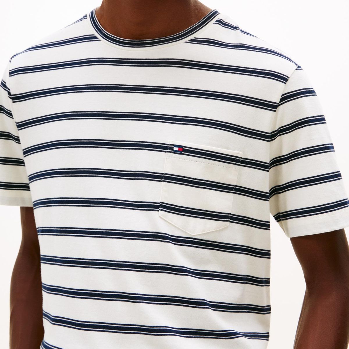 TOMMY HILFIGER - Camiseta blanca de rayas con cuello redondo Tommy Hilfiger