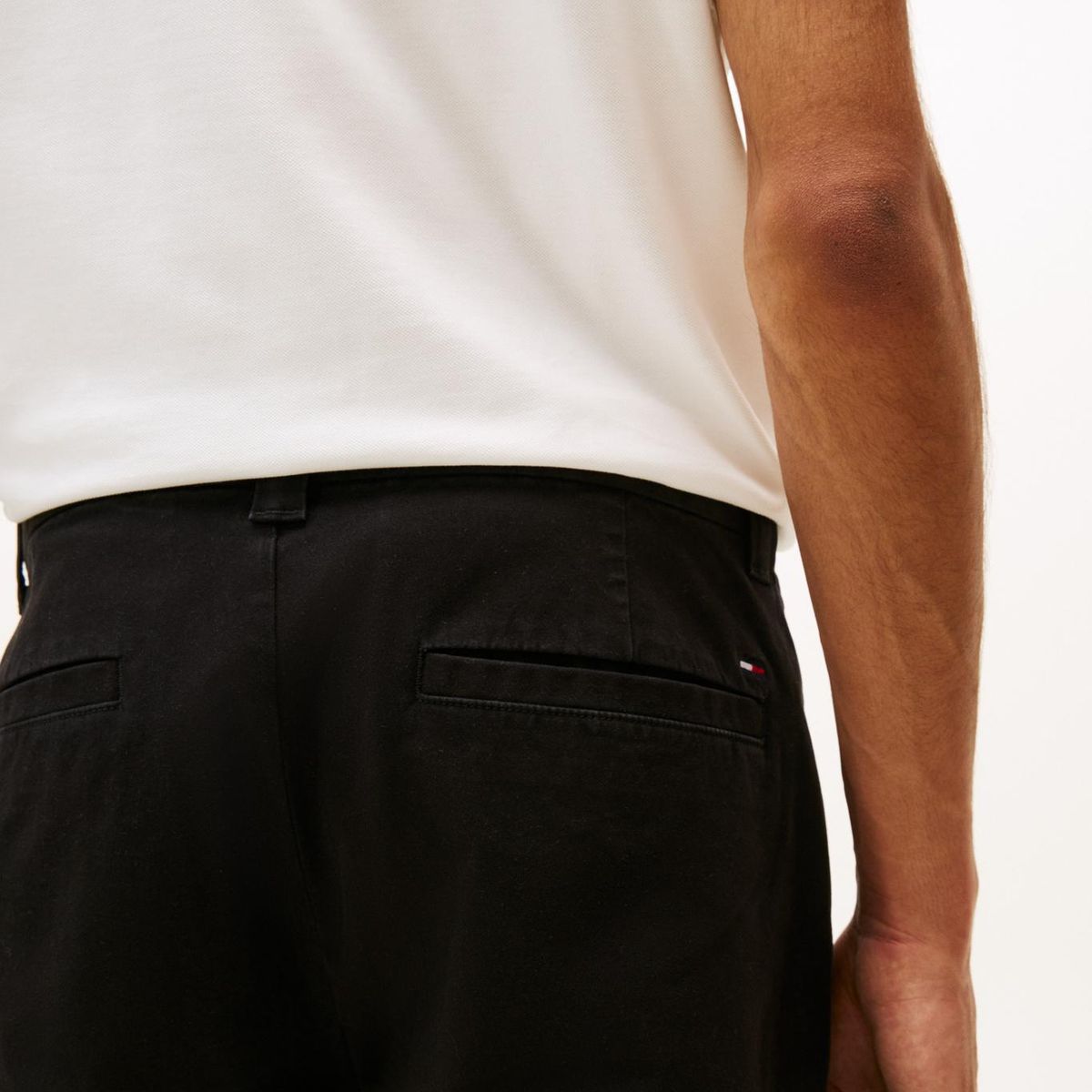 TOMMY HILFIGER - Pantalón negro chino Austin de corte slim Tommy Jeans