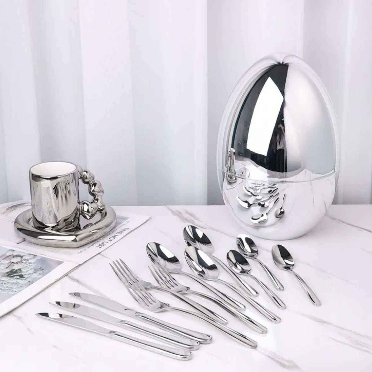 GENERICO - Kit de Cubiertos 24 Piezas en Acero Inoxidable con Estuche Tipo Huevo – Color Plateado