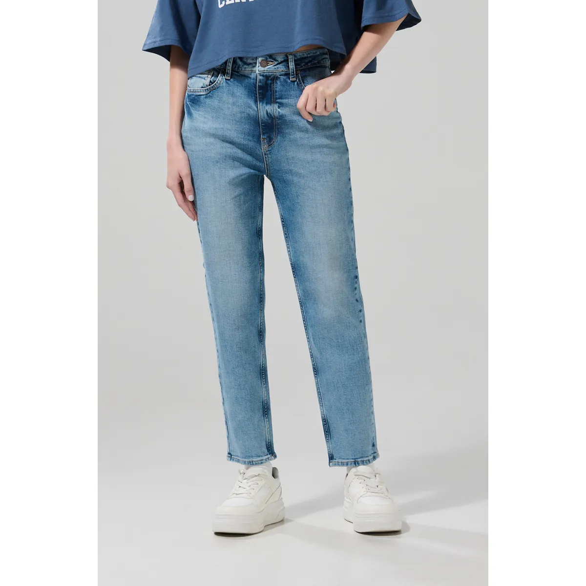 KOAJ - KOAJ Jean mom súper tiro alto azul claro con desgastes Mujer