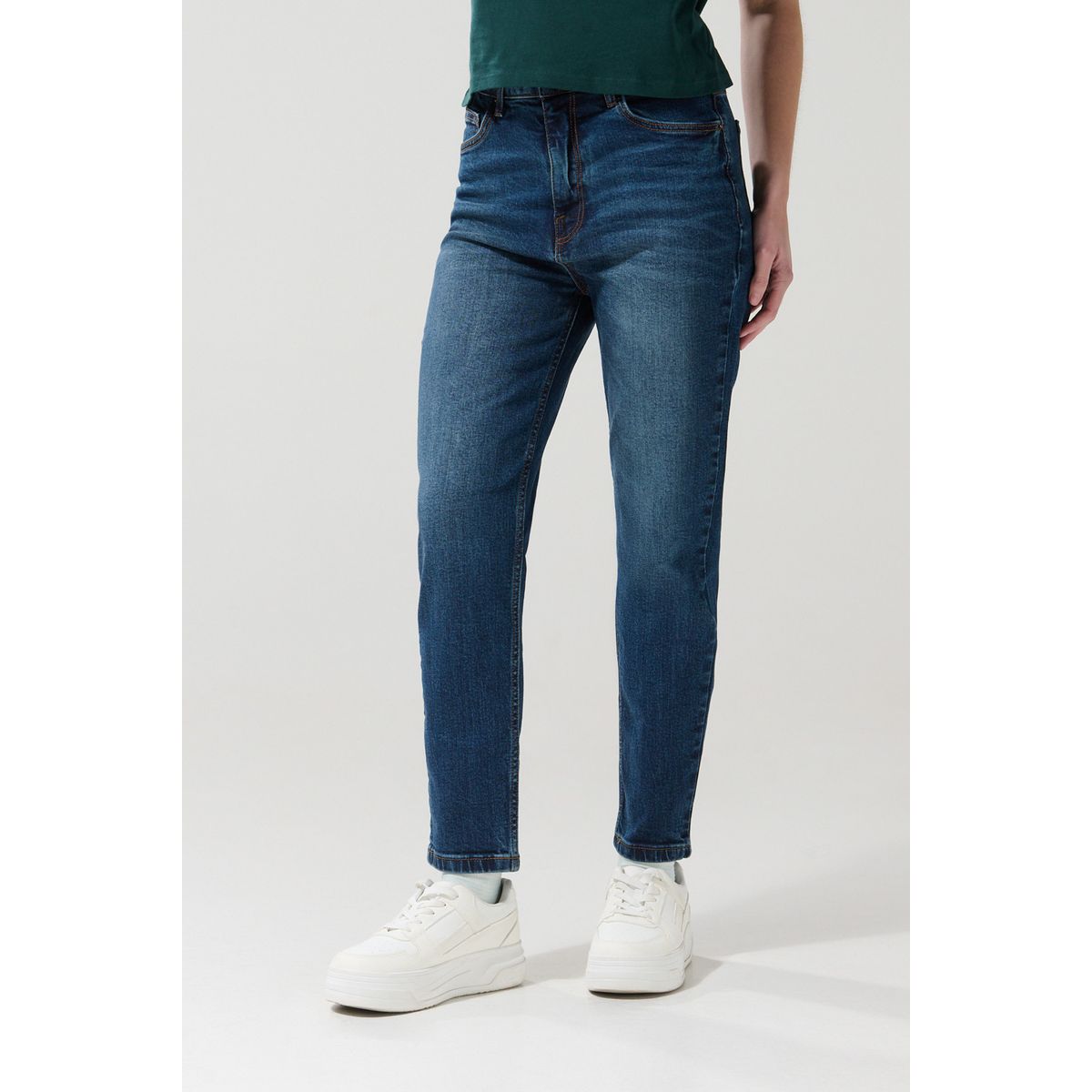 KOAJ - KOAJ Jean azul oscuro mom con ligeros desgastes y tiro súper Mujer