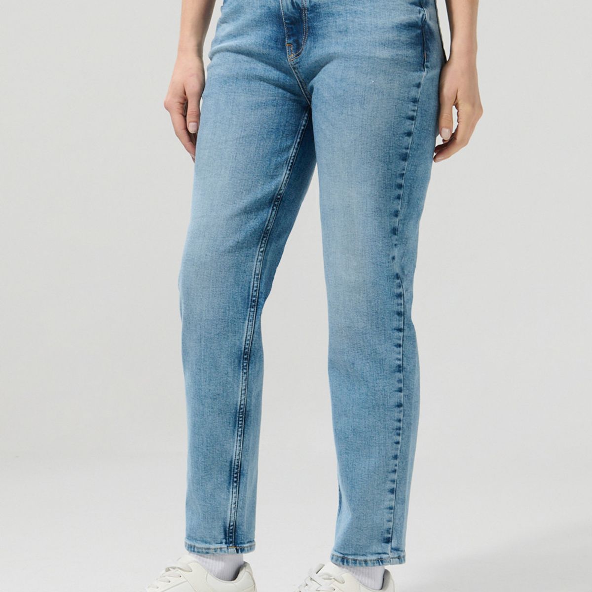 KOAJ - KOAJ Jean súper tiro alto azul mom con desgastes y bota rect Mujer