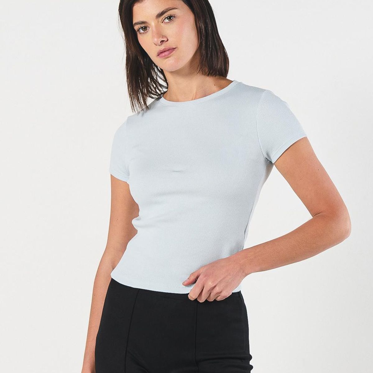 KOAJ - KOAJ Camiseta en rib unicolor ajustada con manga corta Mujer