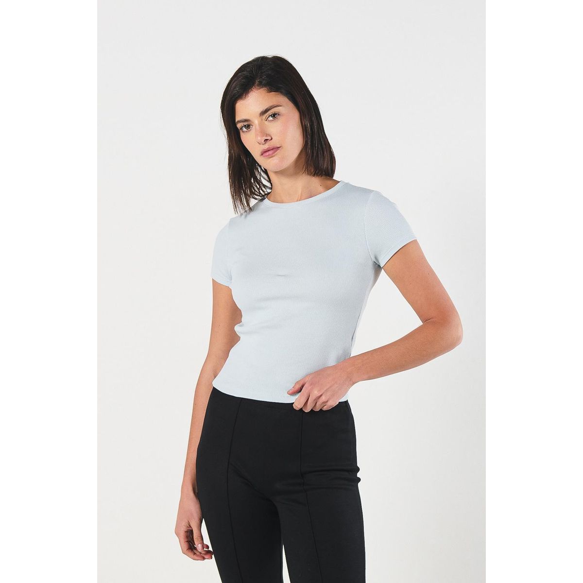 KOAJ - KOAJ Camiseta en rib unicolor ajustada con manga corta Mujer