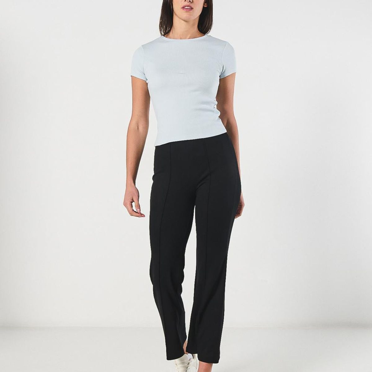KOAJ - KOAJ Camiseta en rib unicolor ajustada con manga corta Mujer