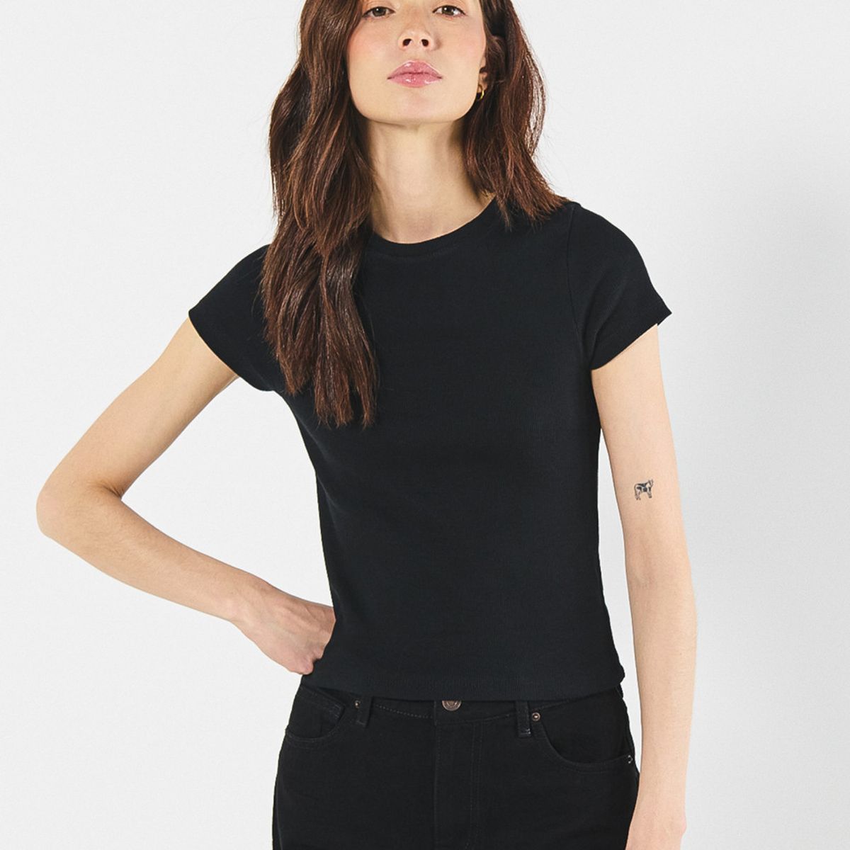 KOAJ - KOAJ Camiseta en rib unicolor ajustada con manga corta Mujer