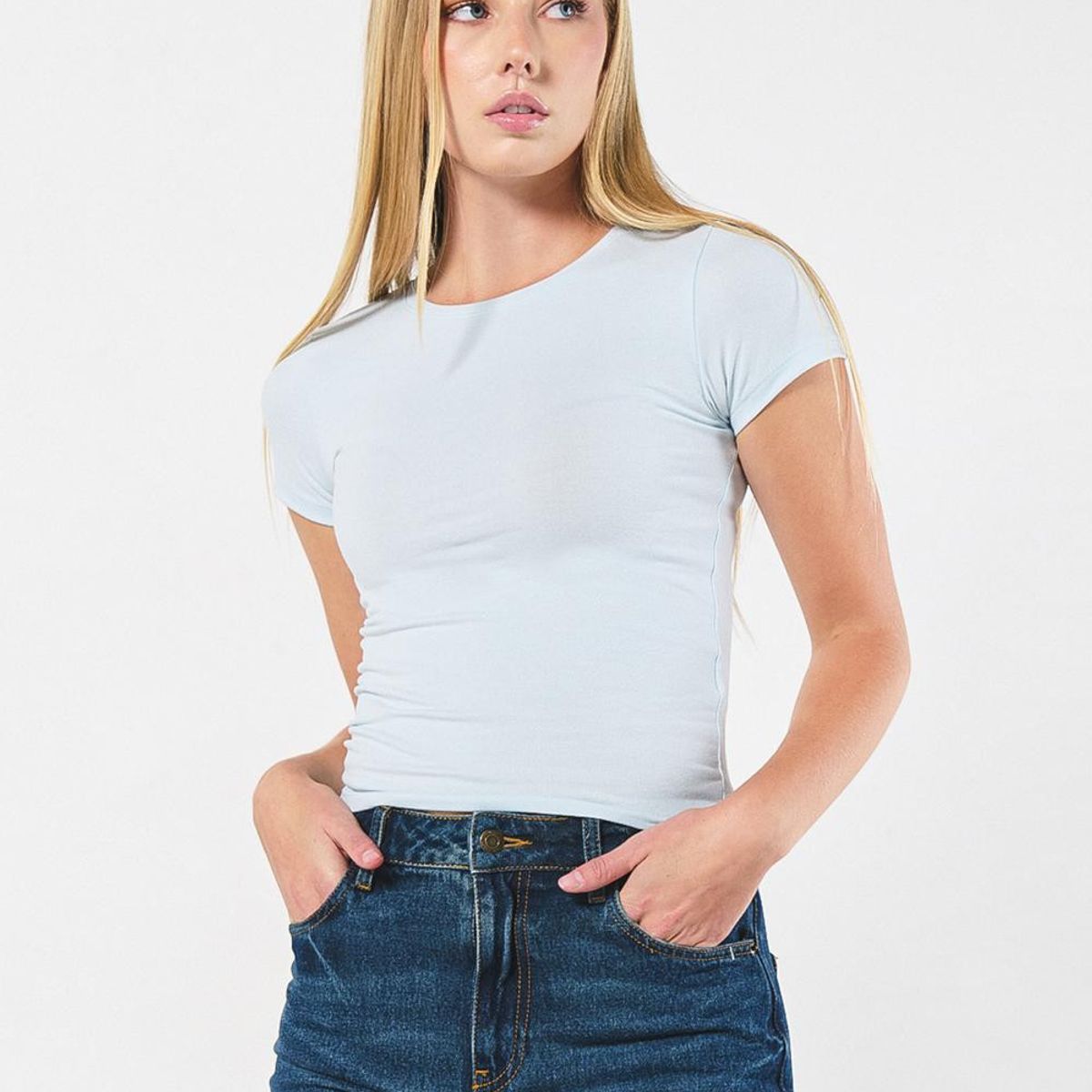 KOAJ - KOAJ Camiseta ajustada unicolor con manga corta y cuello red Mujer