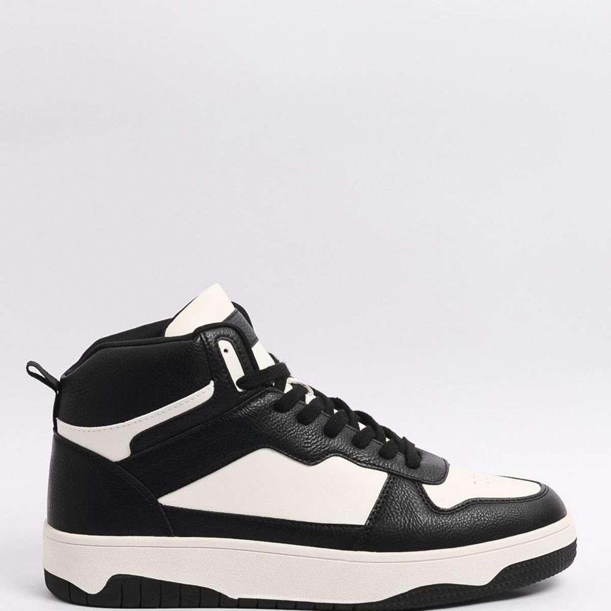 KOAJ - KOAJ Tenis negros de bota con cortes y suelas planas Hombre