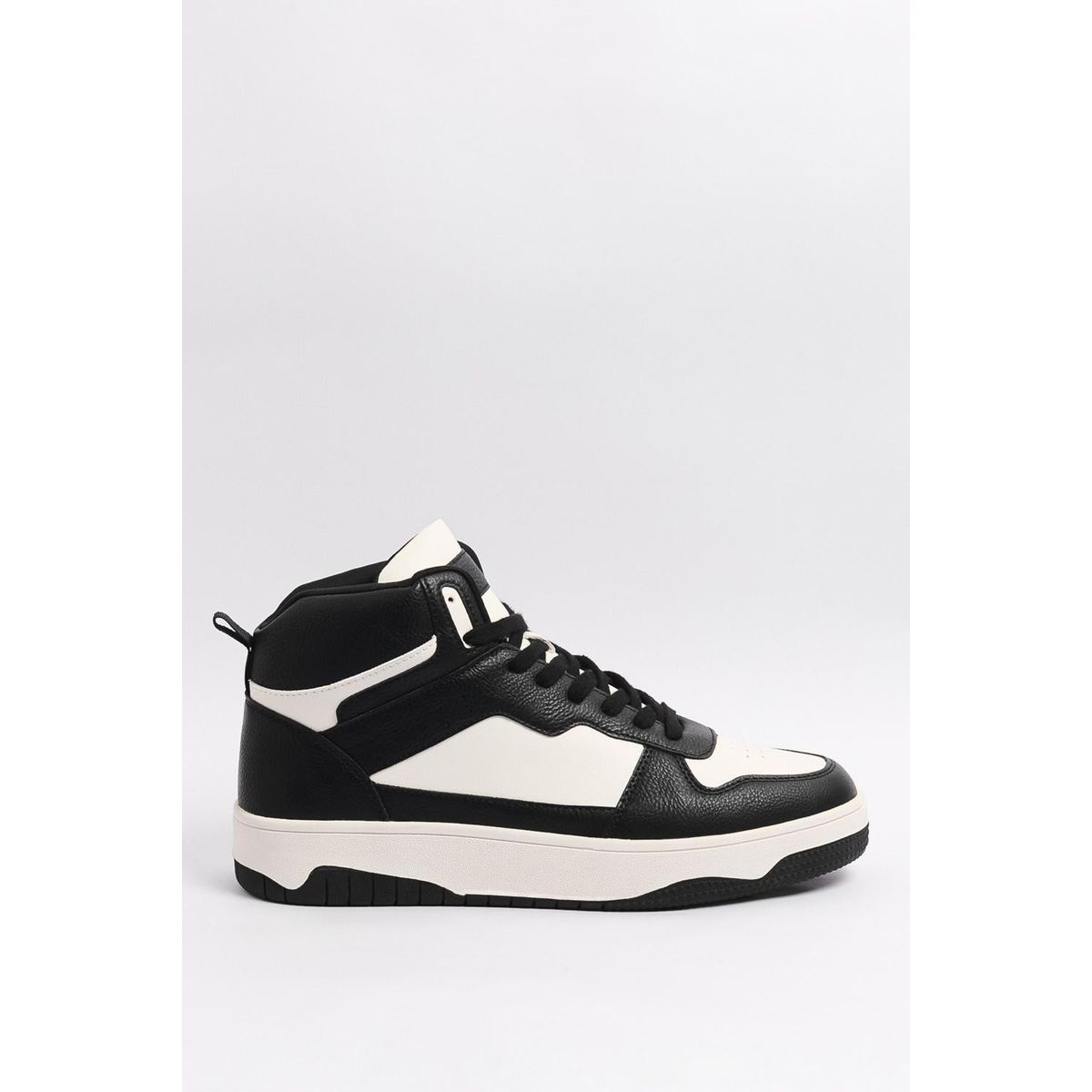 KOAJ - KOAJ Tenis negros de bota con cortes y suelas planas Hombre