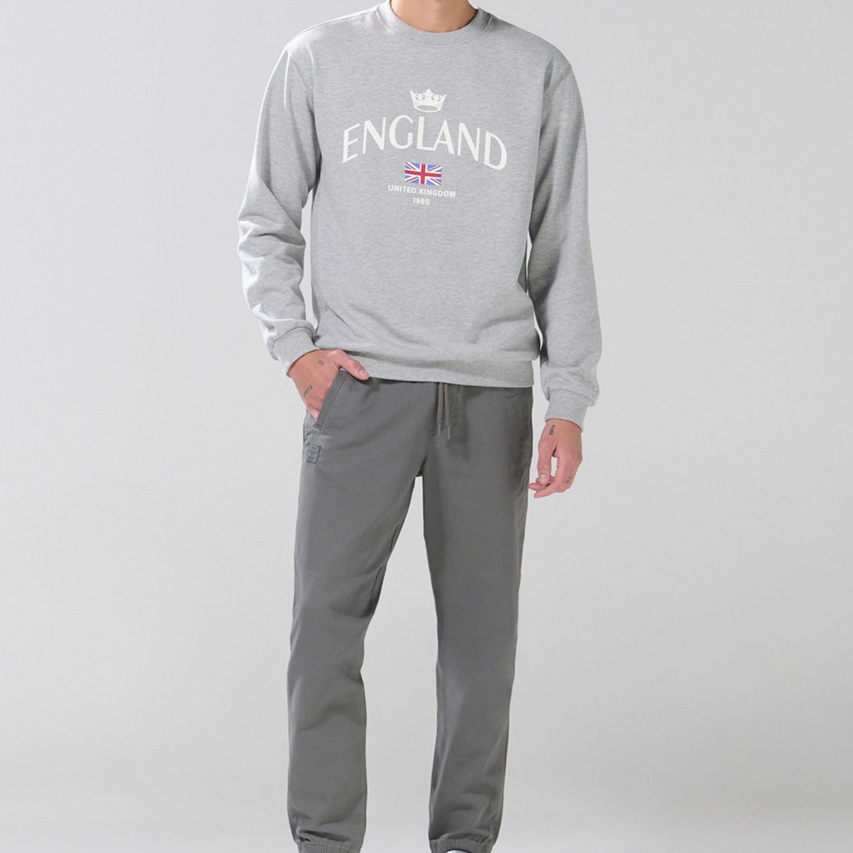 KOAJ - KOAJ Buzo cuello redondo gris medio con diseño college Hombre