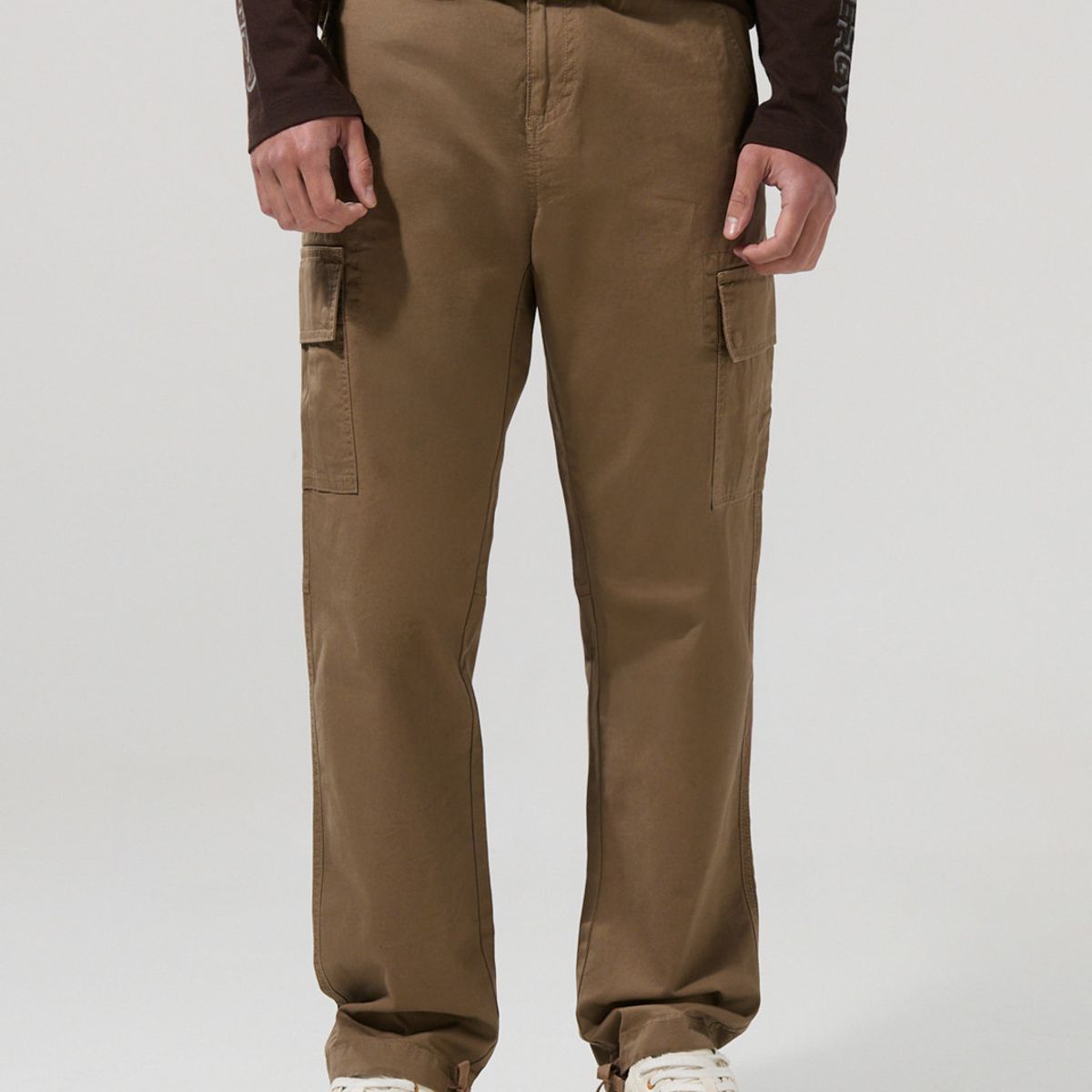 KOAJ - KOAJ Pantalón unicolor cargo en dril con botas ajustables Hombre