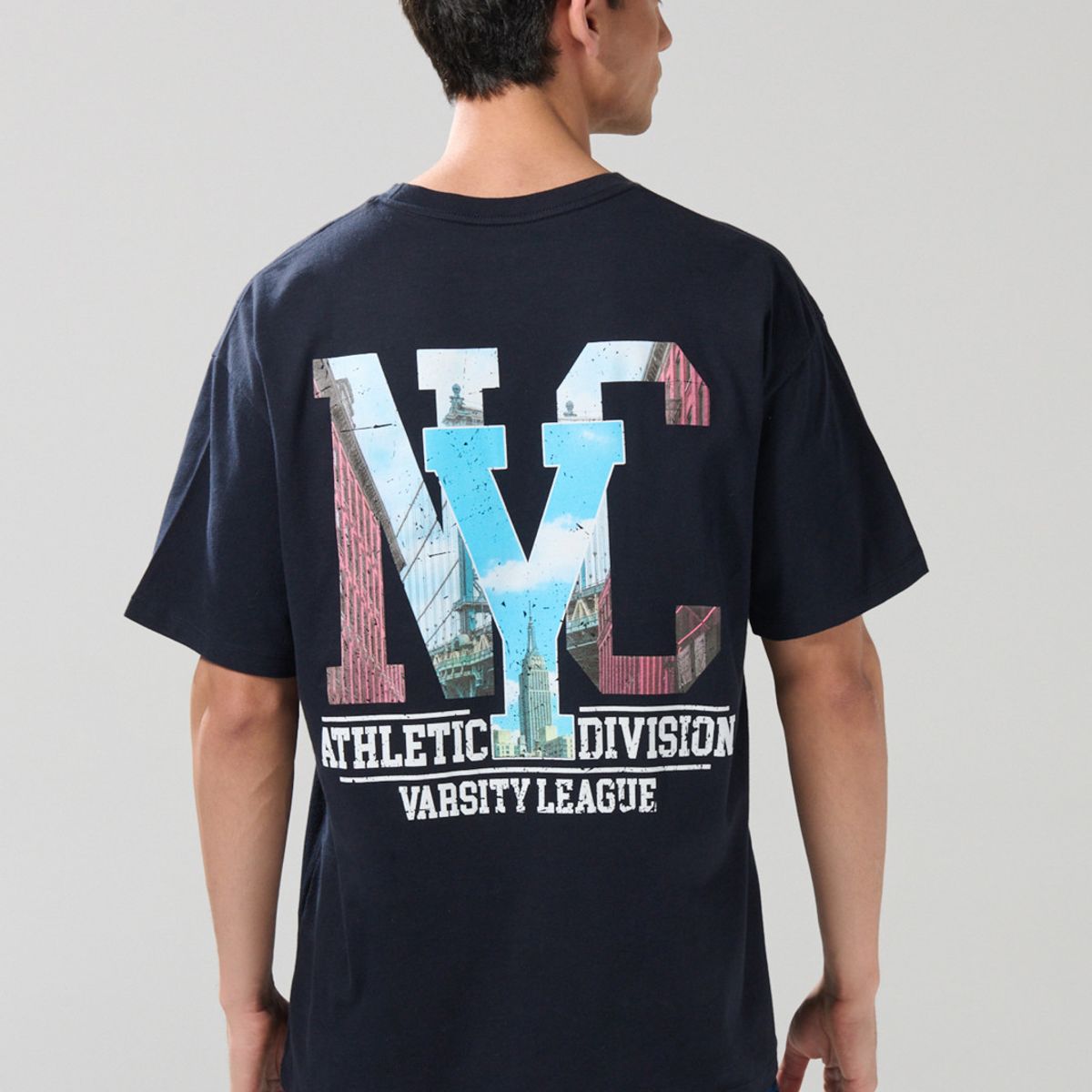 KOAJ - KOAJ Camiseta azul intensa cuello redondo college oversize Hombre