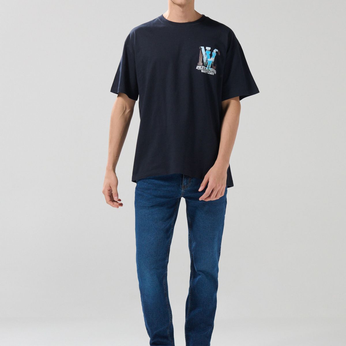 KOAJ - KOAJ Camiseta azul intensa cuello redondo college oversize Hombre