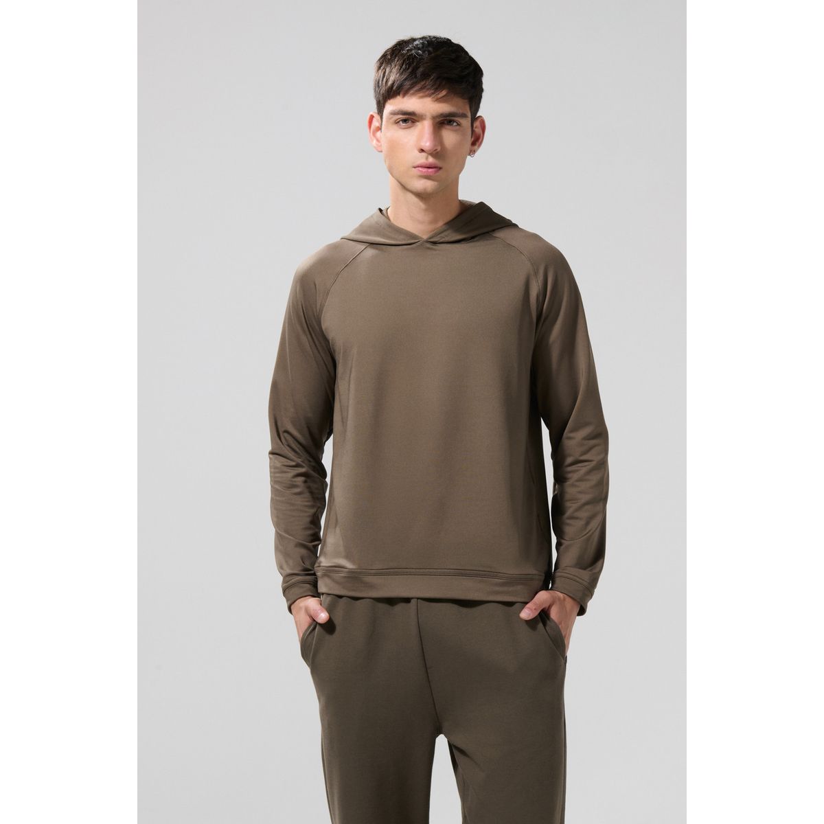 KOAJ - KOAJ Buzo con capota unicolor y manga ranglan larga Hombre