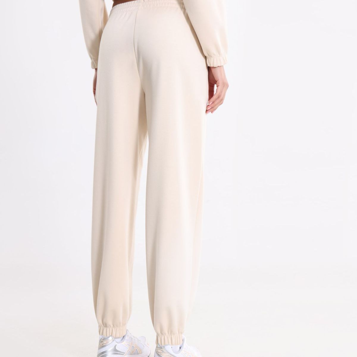 ATMOS - Jogger Plush Suave Relajado  Para Mujer Crema Atmos