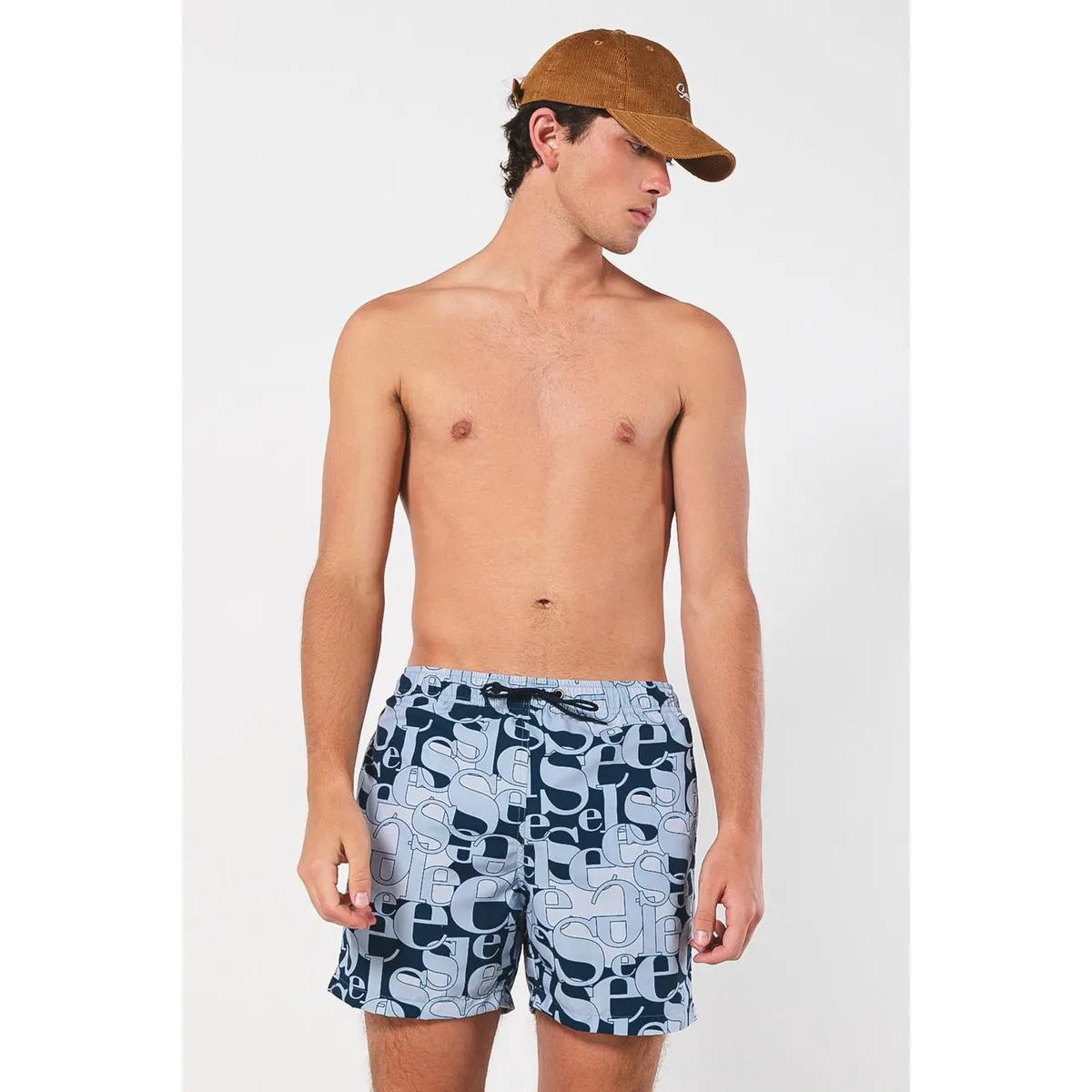 KOAJ - KOAJ Bermuda playera azul oscura con diseños de letras Hombre