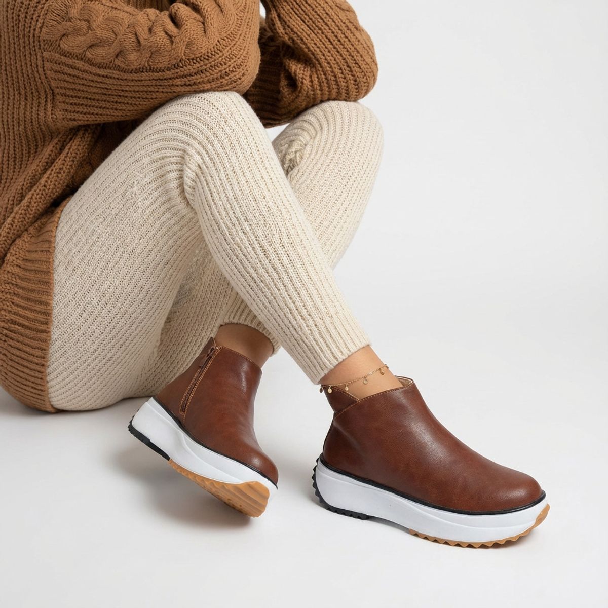 URBOTS - ALTAZIA™ LiftStep Botas Urbanas con Plataforma y Estilo Modern Chic para Mujer